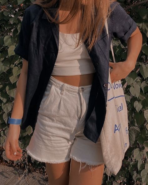 Summer Outfits Aesthetic Vintage, White Shorts Outfit, Vintage Summer Outfits, Summer Outfits Casual, Summer Outfits Aesthetic, Modest Summer Outfits, Summer Shorts Outfits, Outfit Inspo Summer, Mia 3