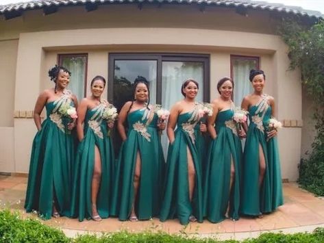 Bridesmaids Traditional Dresses, Emerald Green Bridesmaid Dresses Black Women, Wedding Maids Dress Designs, Traditional Wedding Bridesmaid Dresses, African Bridesmaid Dresses Styles, African Maid Of Honour Dresses, African Traditional Dresses Wedding, Traditional Bridesmaid Dresses African, Bridal Maids Dresses Style