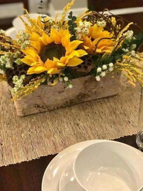 Fall Centerpiece Ideas, Sunflower Floral Arrangements, Sunflower Centerpieces, Sunflower Crafts, Marble Staircase, Pumpkin Vase, Sunflower Arrangements, Pumpkin Display, Tafel Decor