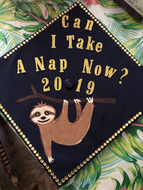 Animal Graduation Cap Ideas, Graduation Cap Nurse, Nurse Graduation Cap Designs, Graduation Cap Decoration Nursing, Graduation Things, Personal Project Ideas, Funny Graduation Caps, Grad 2023, Graduate Cap