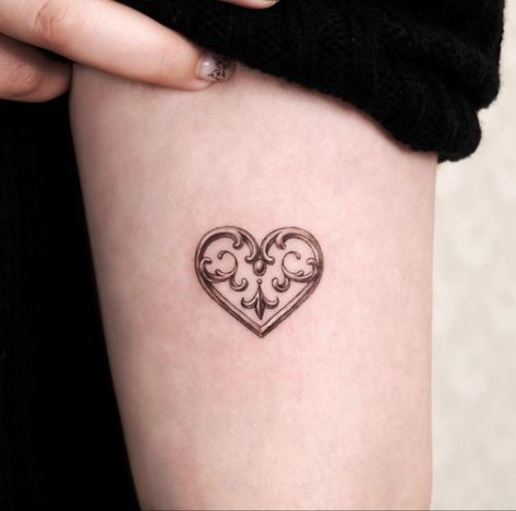 By auua.tattoo on IG Korean Tattoo, Korean Tattoo Artist, Tattoo Unique, Korean Tattoos, Lace Tattoo, Desenho Tattoo, Lace Heart, Adventure Style, Simplistic Tattoos