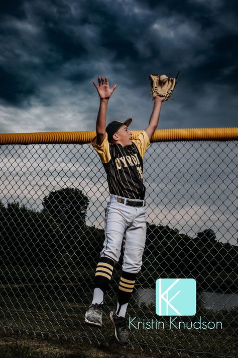 Kristin Knudson Photography ... based in MN. Available for travel for your volume and sports photography. www.kristinknudson.com Action Baseball Photography, Sport Picture Ideas, Baseball Portraits, Baseball Poses, Baseball Pics, Baseball Photography, Baseball Pictures, Android Wallpaper Vintage, Media Day