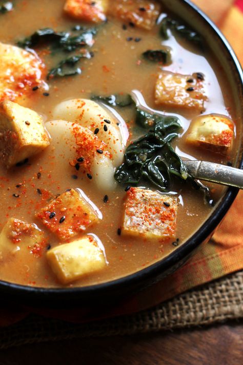 Spicy Miso Soup with Korean Rice Cakes Spicy Miso Soup, Marinated Eggs, Roasted Tofu, Miso Noodle Soup, Korean Rice Cakes, Asian Soups, Miso Soup Recipe, Vegetarian Soups, Korean Rice Cake