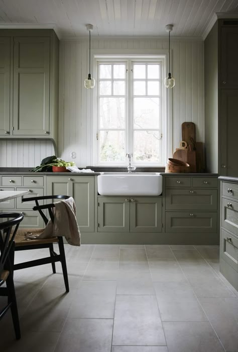 Sage Green Paint Colors for Kitchen Cabinets - Full Hearted Home Kitchen Design Wooden, Kitchens With Green Cabinets, Sage Green Paint Color, Sage Green Paint, Sage Green Kitchen, Rustic Kitchens, Green Kitchen Cabinets, Wadi Rum, Green Paint Colors