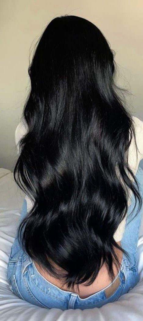 Black Hair Fair Skin, Black Hair Layers, Black Hair Haircuts, Black Hair Pale Skin, Soft Black Hair, Black Hair Tips, Shiny Black Hair, Hair Levels, Italian Hair