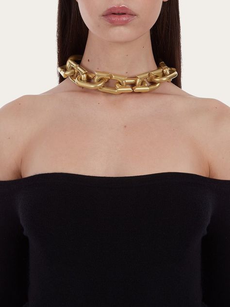 Ferragamo | Official Online Store Choker Gold Necklace, Golf Jewelry, Chunky Gold Jewelry, Jewelry Chunky, Choker Gold, Gold Necklace Women, Gold Choker, Belt Accessories, Timeless Jewelry