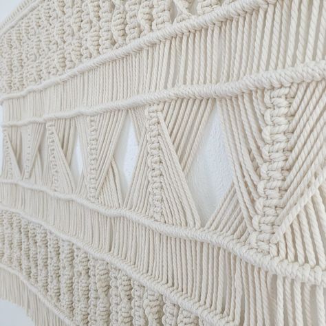 Macrame Headboard Diy, Large Macrame Wall Hanging Tutorial, Large Macrame Wall Hanging Pattern, Macrame Wall Hanging Pattern Free, Macrame Wall Hanging Ideas, Colored Macrame, Macrame Wall Hanging Large, Wall Macrame, Wall Art Tutorial