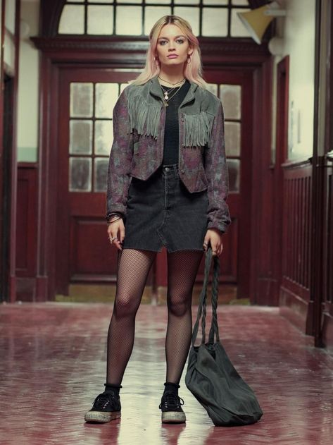 Mauve Wiley Outfit, Maeve Outfits, Maeve Wiley Outfits, Maeve Wiley, Emma Mackey, The Obsession, Tv Show Outfits, British Actresses, Lookbook