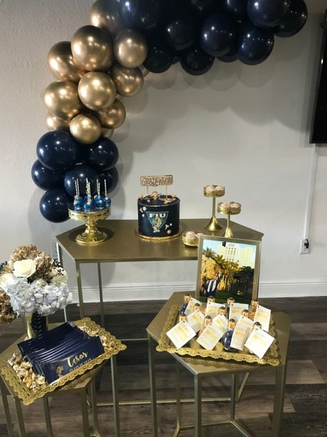 Fiu Graduation Party, Navy Blue Graduation Party Decorations, Navy Blue And Gold Graduation Party, Graduation Party Ideas Blue And Gold, Blue And Gold Graduation Party Ideas, Graduation Party Table Decorations, Boho Graduation, Grad Party Theme, Blue Graduation Party