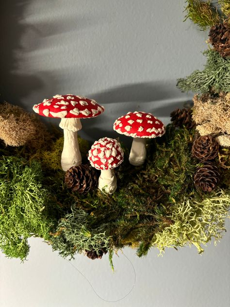 Moss Wreaths, Terrarium House, Mushroom Wreath, Miniature Mushrooms, Wedding Tea Party, Moss Wreath, Wedding Tea, Wreath Wedding, Mushroom Art