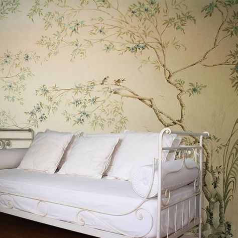 Italian Villa Wallpaper, Italian Bedrooms, Paint Styles, Wallpaper Crafts, Chinoiserie Design, Chinoiserie Wall, Bedroom Murals, Wall Murals Painted, Wallpaper For Sale