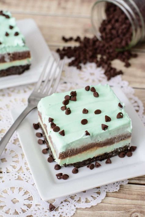 Lasagna Dessert Recipes, No Bake Chocolate Lasagna Recipe, Chocolate Lasagna Dessert, St Patrick's Day Desserts, Lasagna Dessert, Mint Pie, Chocolate Lasagna Recipe, Mint Chocolate Desserts, Chocolate Lasagna