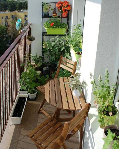 Apartment Small Balcony Decorating, Balcony Furniture Apartment, Loggia Design, Small Balcony Apartment, Balcon Mic, Balkon Decor, Tiny Balcony, Small Balcony Garden, Terrace Decor