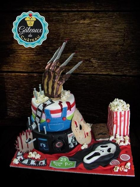 Horror movie birthday cake - Cake by Les Gâteaux du Château Horror Movie Birthday Cake, Horror Movie Birthday, Movie Birthday Cake, Scary Halloween Cakes, Horror Cake, Scary Halloween Food, Horror Themed Party, Pasteles Halloween, Scary Cakes