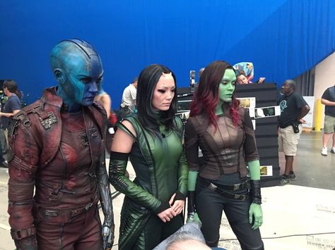 Karen Gillan, Pom Klementieff et Zoe Saldana Gamora And Nebula, Nebula Marvel, Avengers Black Widow, Guardians Of The Galaxy Vol 2, Univers Marvel, Karen Gillan, Zoe Saldana, Marvel Women, Marvel 3