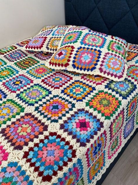 Crochet Cushion Covers, Crochet Cushion Pattern, Cushion Cover Pattern, Crochet Square Blanket, Granny Square Crochet Patterns Free, Crochet Cushion, Confection Au Crochet, Crochet Cushion Cover, Crochet Simple