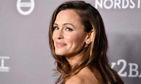 Jennifer Garner is currently away with her family on a skiing holiday, and she's... Jennifer Gardner, Drugstore Mascara, John Miller, Rental Kitchen, Wispy Lashes, Best Supporting Actor, Keira Knightley, Jennifer Garner, Julia Roberts