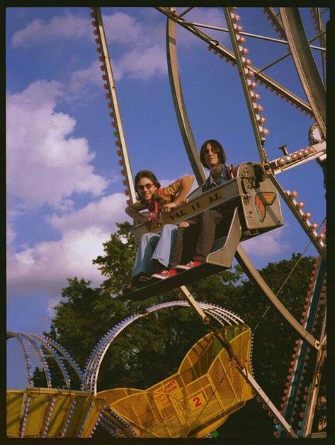 Vintage Ferris Wheel, 70s Summer, Ferris Wheels, Wallpaper Retro, 70s Aesthetic, Fotografi Vintage, Shotting Photo, 80s Aesthetic, Picture Collage Wall