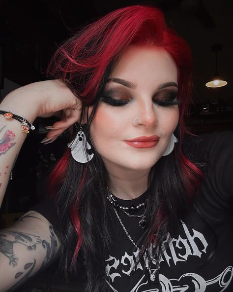 I’m your ch-ch-ch-ch-ch-ch-ch-ch-CHERRY BOMB 💣 🍒 . . . #redhair #redhotroots #hotroots #hotroot #redandblackhair #althair #alternativehair #altfashion #altgirl Alternative Red Hair, Make Up Inspo, Alternative Hair, Alt Girl, Cherry Bomb, Alt Fashion, Top Secret, Red Hot, Hair Inspo