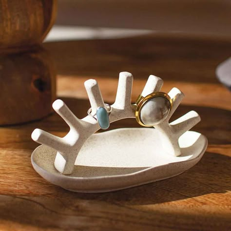 Sunshine Jewelry, Rings Fun, Ceramic Jewelry Dish, Jewellery Holder, Diy Air Dry Clay, Ring Holders, Clay Diy Projects, Cerámica Ideas, Pottery Crafts