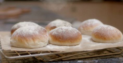 Paul Hollywood floury baps recipe on Paul Hollywood: A Baker’s Life Paul Hollywood Dinner Rolls, Paul Hollywood Bread Recipes, Paul Hollywood Bread, Gbbo Recipes, Paul Hollywood Recipes, British Baking Show Recipes, Uk Party, Tom Kerridge, Mary Berry Recipe