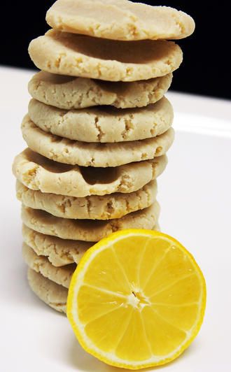 Raw Lemon Cookies Recipe - Raw Blend Cookies Lemon, Raw Snacks, Raw Vegan Diet, Lemon Cookies Recipes, Raw Vegan Desserts, Desserts Vegan, Raw Desserts, Raw Food Diet, Lemon Cookies