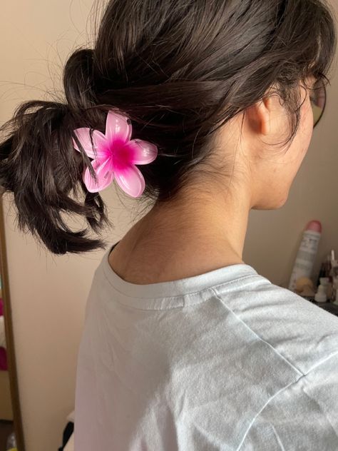 Flower Claw Clip Aesthetic, Hibiscus Flower Claw Clip, Hibiscus Flower Clip, Fake Pic, Hibiscus Flower Hair Clip, Orchid Claw Clip, Chinese Hair Accessories, Chinese Hairstyle, Clip Hairstyles