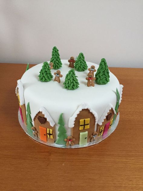 www.reciclandoenelatico.com #christmas #cake #decorations #festive #bake Winter Fondant Cake Ideas, Cabin Cake, Christmas Cake Decorating, Christmas Cake Ideas, Winter Torte, Super Torte, Christmas Cakes Easy, Christmas Themed Cake, Christmas Cake Designs