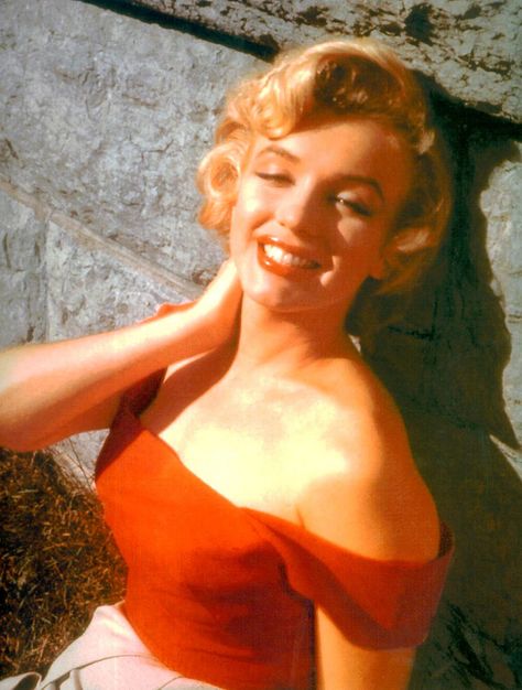 october with marilyn | Flickr - Photo Sharing! Marilyn Monroe Niagara, Marilyn Monroe Gif, Earl Moran, Milton Greene, Marilyn Monroe Photos, Marlene Dietrich, Norma Jean, Norma Jeane, Sophia Loren