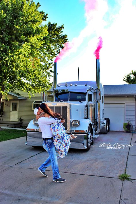 Peterbilt truck gender reveal. Purchased 20 lbs of gender reveal powder from amazon. Poured 10 lbs down each exhaust. When you start the semi rev the engine for about 30 seconds to get it all out. Truck Gender Reveal, Country Gender Reveal, Gender Reveal Powder, Disney Gender Reveal, Gender Reveal Photo Shoot, Peterbilt Truck, Pregnancy Gender, Bow Gender Reveal, Gender Reveal Party Theme