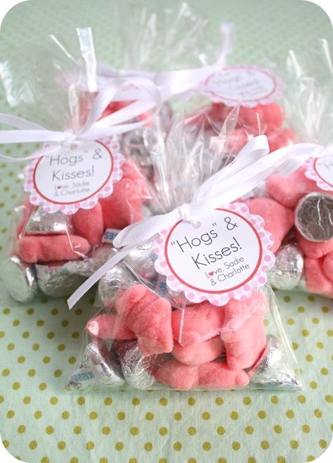 Cute for Brooklyn's Pig party Birthday Parties For Boys, Piggy Birthday Party, Hogs And Kisses, Pig Baby Shower, Food Favors, Funny Valentines Gifts, Pig Birthday Party, Peppa Pig Birthday Party, Barnyard Party