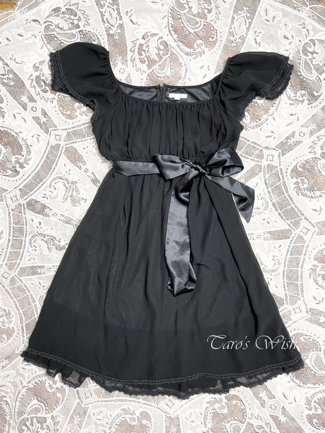 Goth Babydoll Dress, Horror Game Outfit, Morute Outfits, Dollcore Outfits, Gothic Coquette, Terrence Loves You, Game Protagonist, Grunge Goth, Really Cute Outfits