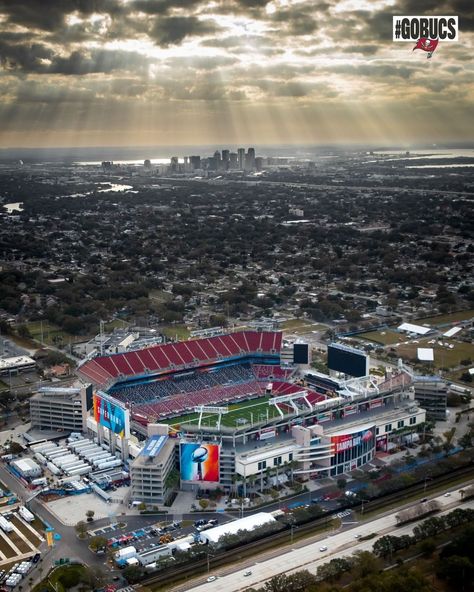 Nfl Football Stadium, Raymond James Stadium, Buccaneers Football, Nfl Stadiums, Scenic Pictures, Stadium Design, Field Of Dreams, Football Stadiums, Wide World