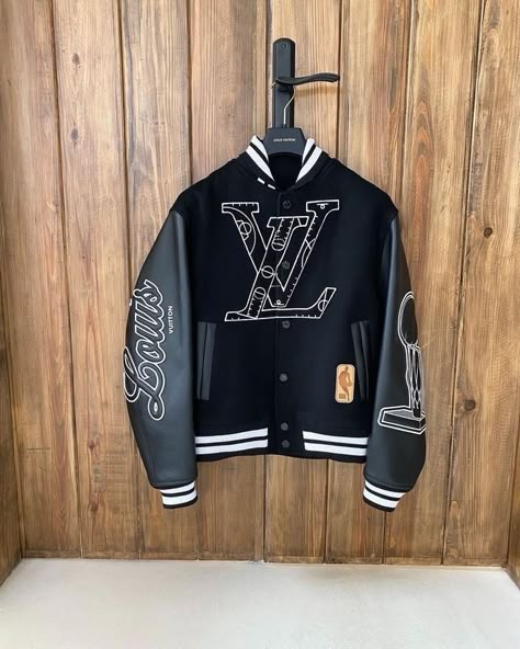 Varsity Jacket Outfit, Designer Jackets For Men, Hype Clothing, Tomboy Style Outfits, Cool Outfits For Men, Streetwear Men Outfits, Men Fashion Casual Outfits, Tomboy Fashion, Dope Outfits