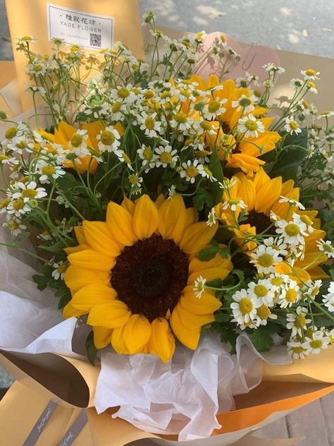 Sunflowers And Daisies, Virtual Flowers, Daisy Bouquet, Boquette Flowers, Flowers Bouquet Gift, Nothing But Flowers, Wildflower Garden, Flower Therapy, Beautiful Bouquet Of Flowers