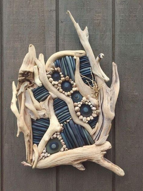 Driftwood Art Sculpture, Driftwood Diy, Glass Fence, Driftwood Art Diy, Twig Art, Boho Crafts Diy, Driftwood Projects, Driftwood Wall Art, Driftwood Sculpture