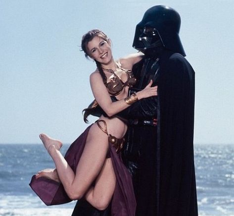 Carrie Fisher Princess Leia, Photos Rares, Leia Star Wars, Star Wars Film, Movies And Series, Carrie Fisher, Photo Vintage, Princess Leia, Beach Photoshoot