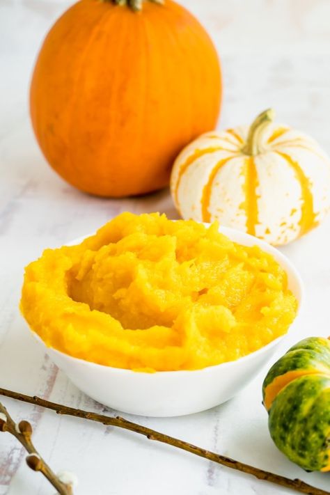 Diy Pumpkin Puree, Pumpkin Puree Recipes Healthy, Make Pumpkin Puree, Pumpkin Puree Recipes, Pumpkin Seed Recipes, Homemade Pumpkin Puree, Roasted Pumpkin, Roasted Pumpkin Seeds, How To Make Pumpkin