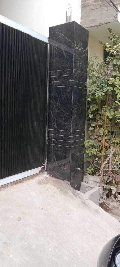 Main Gate Tiles Design, Main Gate Pillar Tiles Design, Main Gate Pillar Design Granite, Gate Pillar Design Modern With Granite, Pillar Design Exterior Entrance, Granite Pillar Design, Gate Pillar Design Modern, Pillar Tiles Design, Main Gate Pillar Design