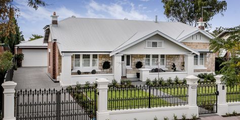 Dune Roof Colour Schemes, External House Colours, Front House Garden, Rendered Brick, Colorbond Roof, Californian Bungalow, Oak Frame House, Weatherboard House, Recycled Brick