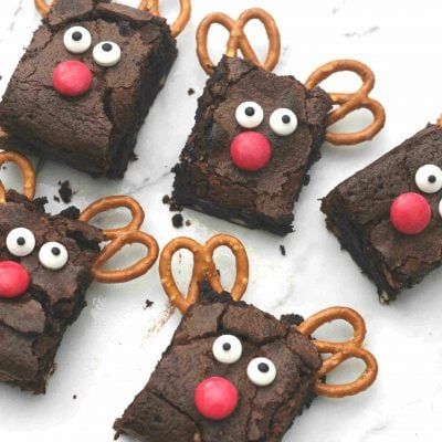 Christmas reindeer brownies - Cooking with my kids Kids Tiffin Ideas, Reindeer Brownies, Reindeer Brownie, Tiffin Ideas, Decorated Brownies, Easy Brownie, Christmas Brownies, Brownie Ingredients, Brownies Recipe Easy