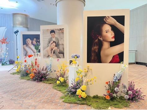 Wedding Picture Area Photo Booths, Garden Theme Photo Booth, Korean Wedding Decorations Indoor, Wedding Photo Walls, Standee Design, Flower Board, Photo Walls, Wedding Stage Design, Wedding Design Decoration