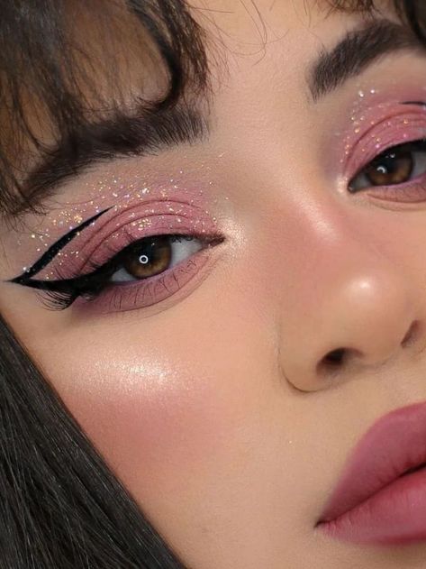 pink glitter eyes, graphic eyeliner, and rosy lips for valentine's day Valentine's Day Makeup, Artsy Makeup, Good Makeup, Day Makeup Looks, Pink Eye Makeup, Red Lip Makeup, Valentines Day Makeup, Graphic Eyeliner, Birthday Makeup