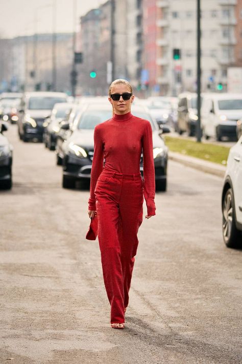 6 Trends Every Cool Fashion Person Wore During Fashion Month | Who What Wear Street Style 2023, Outfit Casual Chic, Street Vibes, Luxury Outfit, Fashion Styling Tips, Street Style Fall Winter, Fashion Classic Style, Column Skirt, Aesthetic Luxury