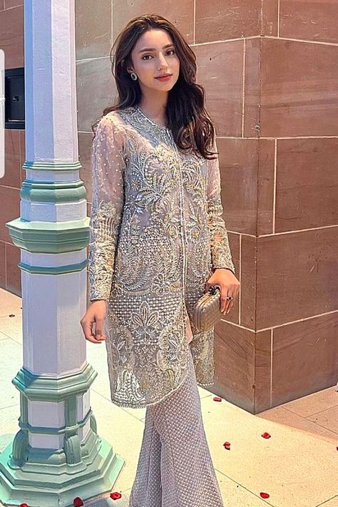 Long Shirts For Women Pakistani Wedding, Pakistani Sangeet Outfits, Shaadi Captions, Party Wear Lehenga Pakistani, Bridal Gown Ideas, Sims Closet, Bridesmaid Suits, Casual Bridal Dress, Indian Dress Up