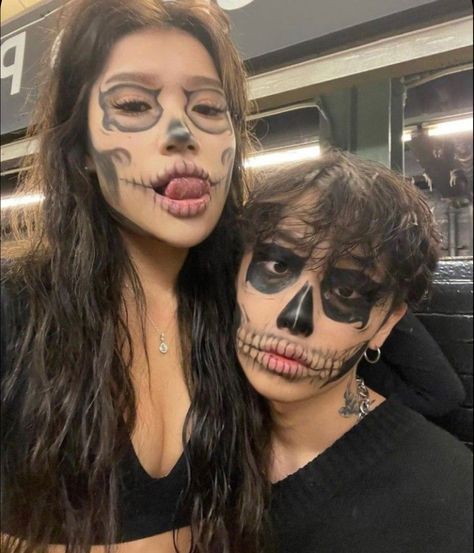 Couple Halloween Costumes Skeleton, Skeleton Outfit Ideas, Couples Makeup Halloween, Couples Skull Makeup, Couples Skeleton Makeup, Couple Skeleton Makeup, Skull Makeup Couple, Skull Costume Women, Matching Face Paint