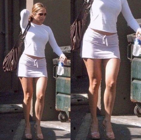 Jlo 2000s Fashion, Jlo 2000s, Jennifer Lopez Outfits, J Lo Fashion, Carrie Bradshaw Outfits, Outfits 2000s, 2000s Outfits, Miniskirt Outfits, Simple Shirts