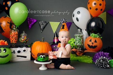 Halloween Birthday Pictures, Spooky First Birthday Photoshoot, Halloween Toddler Boy, Halloween Baby Photos, Look Halloween, Spooky Cake, 12th Birthday Cake, Halloween 1st Birthdays, Baby Halloween Outfits