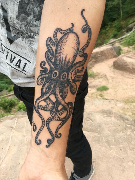 My kraken tattoo #kraken #krakenrum #tattoo Kraken Rum Tattoo, Rum Tattoo, Traditional Octopus Tattoo, Kraken Tattoos, Into Tattoo, Whimsical Octopus, Traditonal Tattoo, Kraken Tattoo, Squid Tattoo