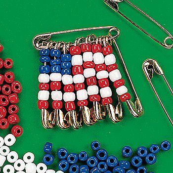 Safety Pin Crafts, American Flag Pin, Flag Beads, Flag Crafts, Girl Scout Swap, Safety Pin Brooch, Scout Activities, Girl Scout Ideas, Scouts Crafts